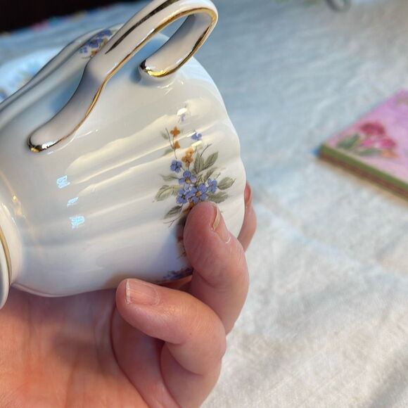 VTG Colclough bone China #8179 “ Blue Floral” pattern teacup & saucer. - Picture 9 of 12